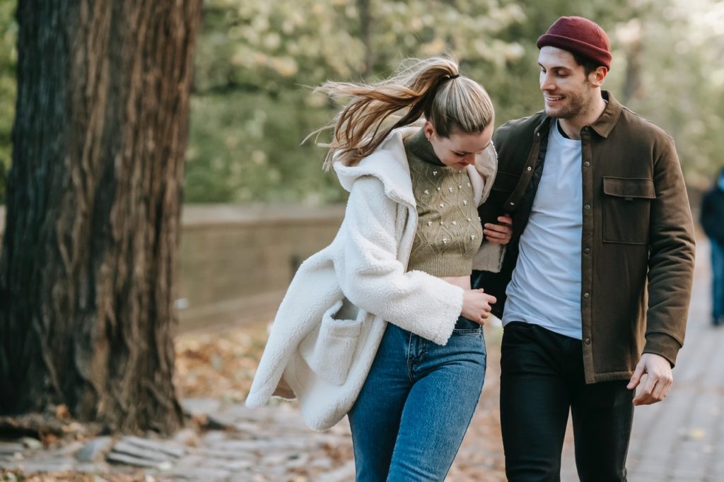 7 Sure Signs A Girl Likes You But Is Hiding It