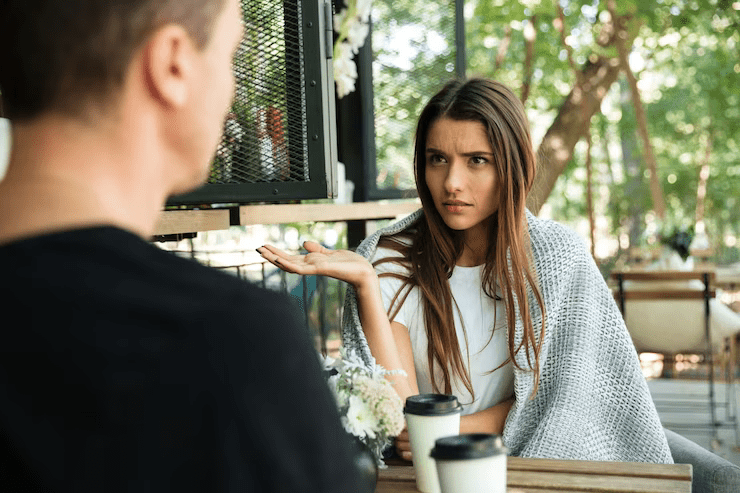 signs she's not interested after first date